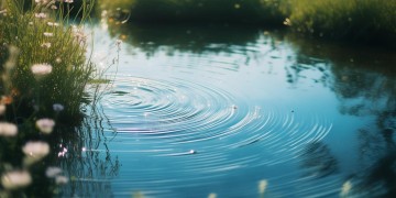 眼睛里的碧水究竟是哪首歌？