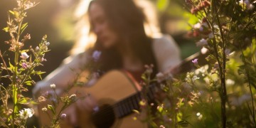 姑娘那怕歌词出自哪首歌？