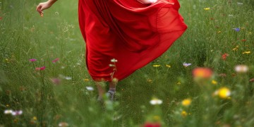 红衣少女是由什么改编的歌？