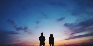 男女生对唱的天边究竟是什么歌？